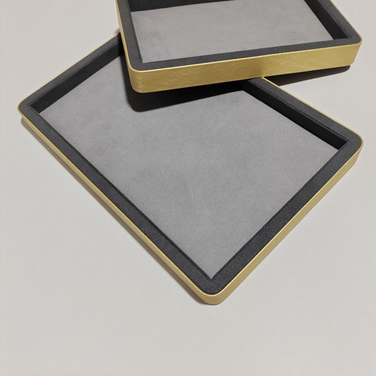 Gray Suede Leather Jewelry Dis - đánh giá và giá Luxury Watch Photography