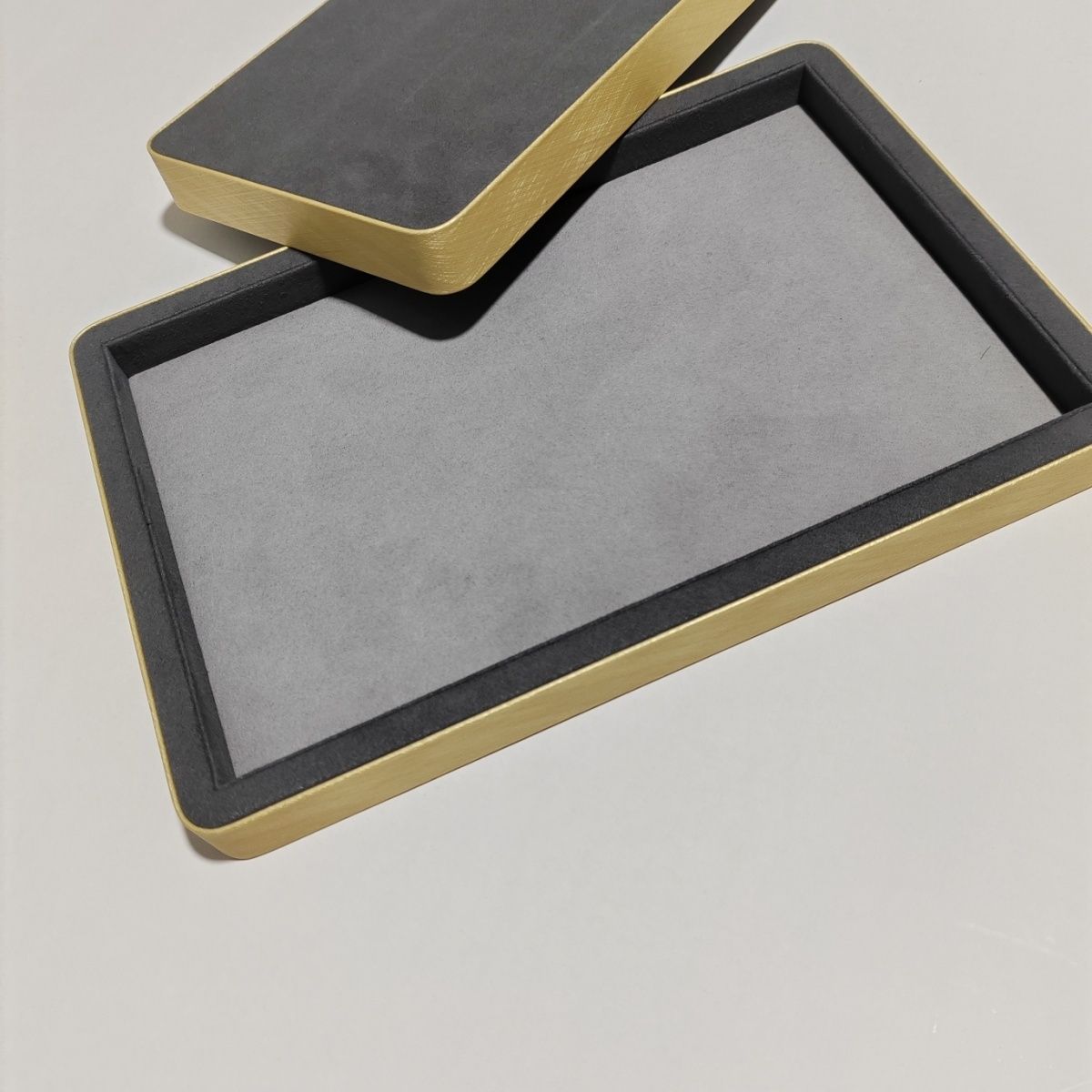 Gray Suede Leather Jewelry Dis - đánh giá và giá Luxury Watch Photography