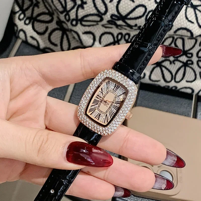 Trendy and fashionable women's - đánh giá và giá Luxury Watch With Leather Strap