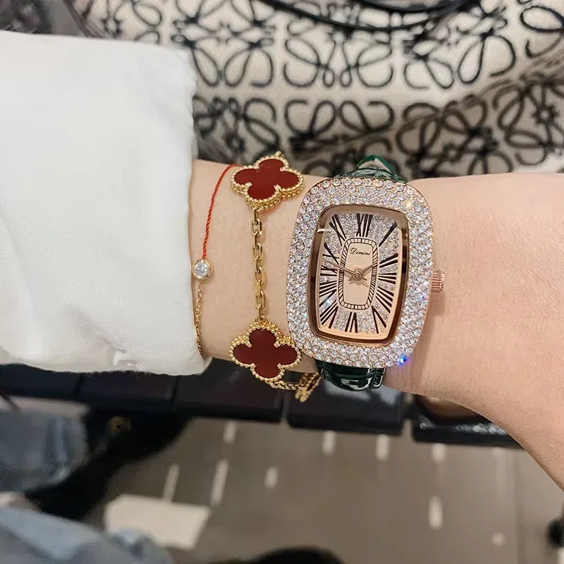 Trendy and fashionable women's - đánh giá và giá Luxury Watch With Leather Strap
